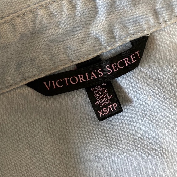 ✨SOLD✨ Ombré Denim Button-Down - Picture 10 of 11